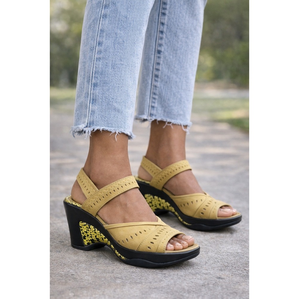 Jambu Touring Olive Green Leather Mary Jane Floral Wedge Shoes Womens Size 9 M‎